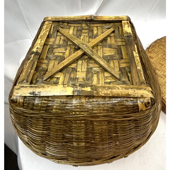Bamboo and Rattan Vintage Basket with lid Unique 10" round 5" tall - Picture 6 of 9
